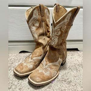 Ropers Women Distressed Brown Western Boot; size 9